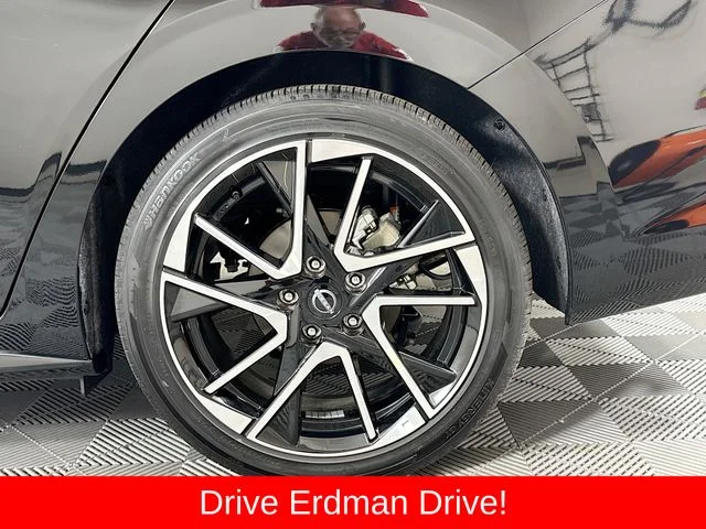 Used 2025 Black Nissan SR image 4