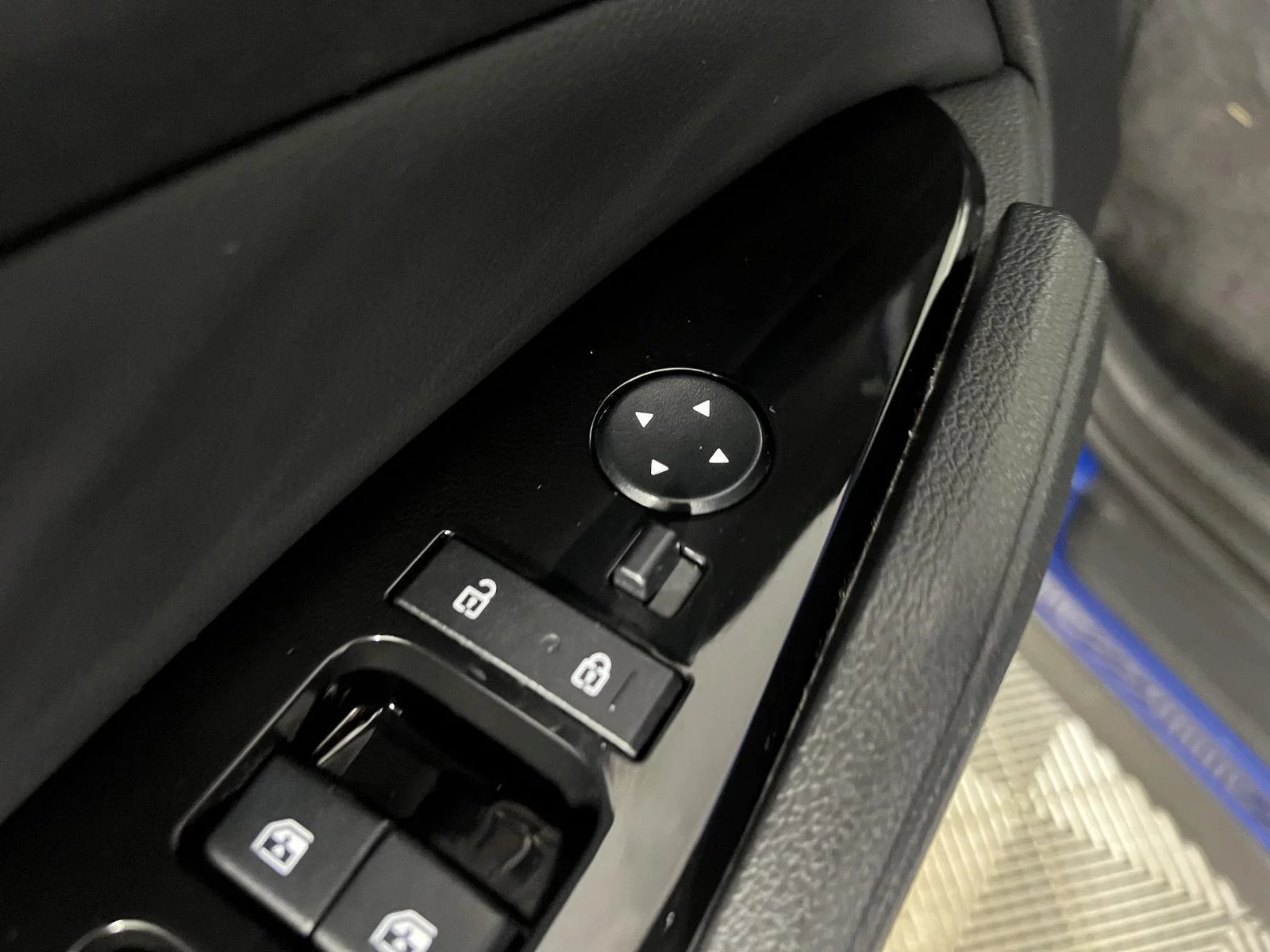 Used 2023 Sapphire Blue Kia X-Line image 13
