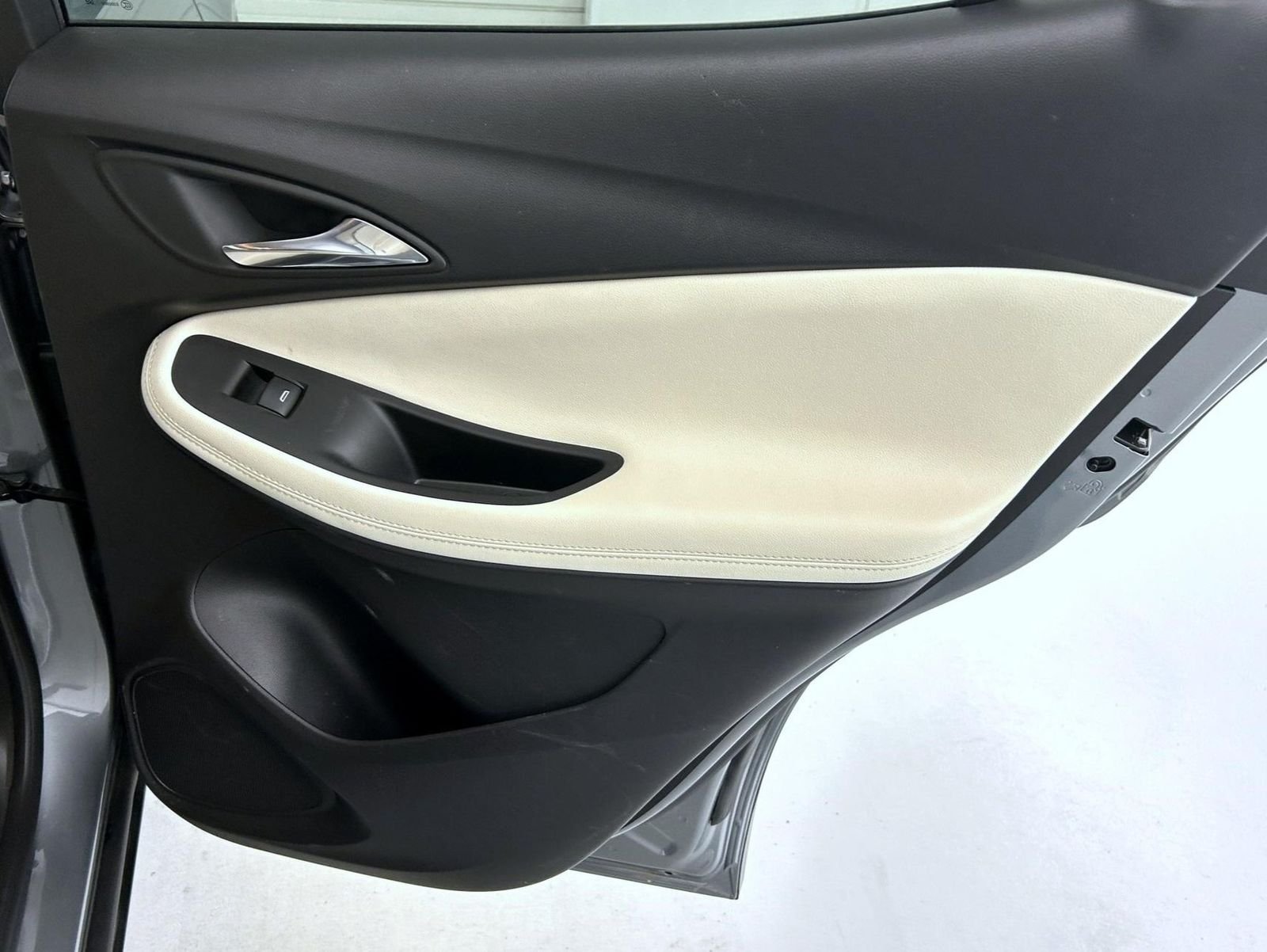 Used 2023 Gray Buick Preferred image 17
