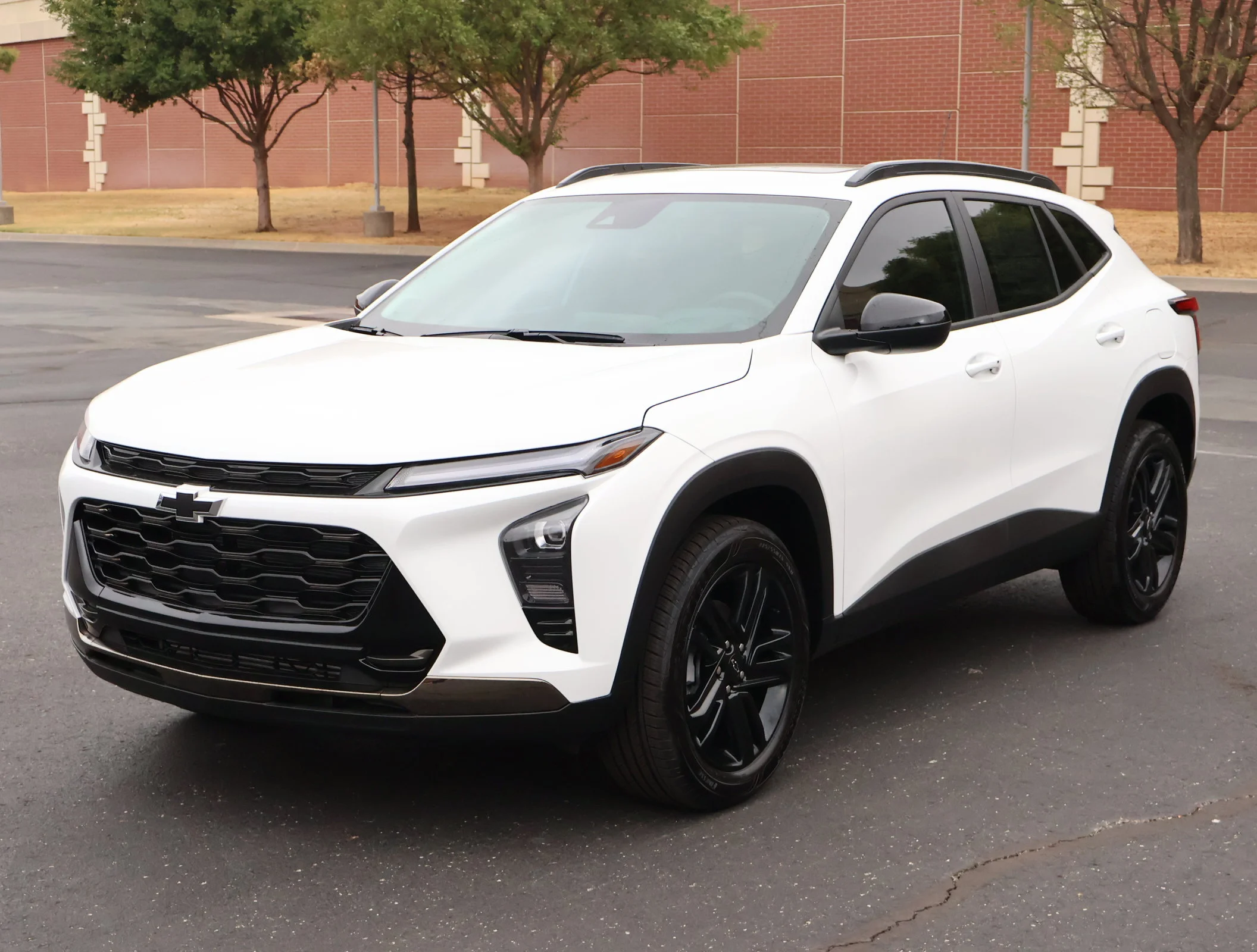 New 2026 Summit White Chevrolet ACTIV image 26