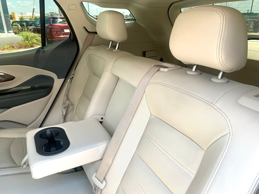 Used 2022 White GMC Denali image 13