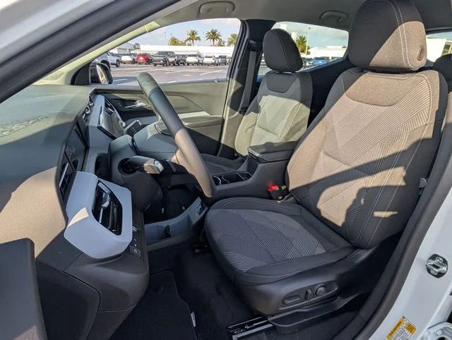 New 2027 Summit White Chevrolet LT image 4