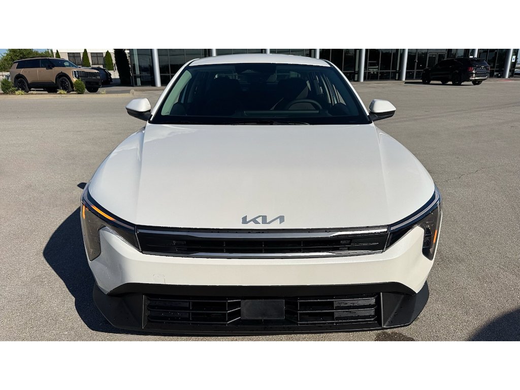 New 2026 Snow White Pearl Kia LX image 30