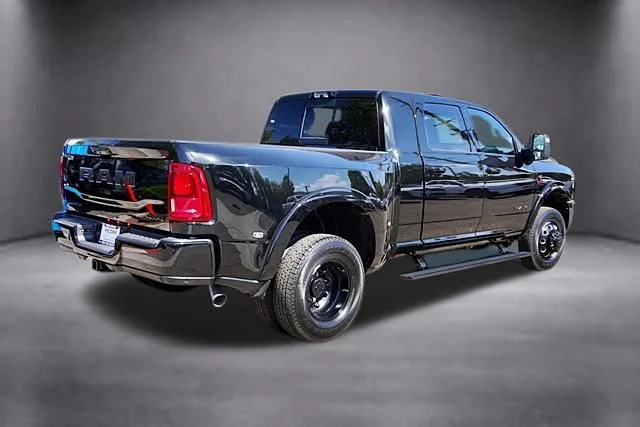 New 2026 Diamond Black Crystal Pearl-Coat Exterior Paint RAM Limited image 10