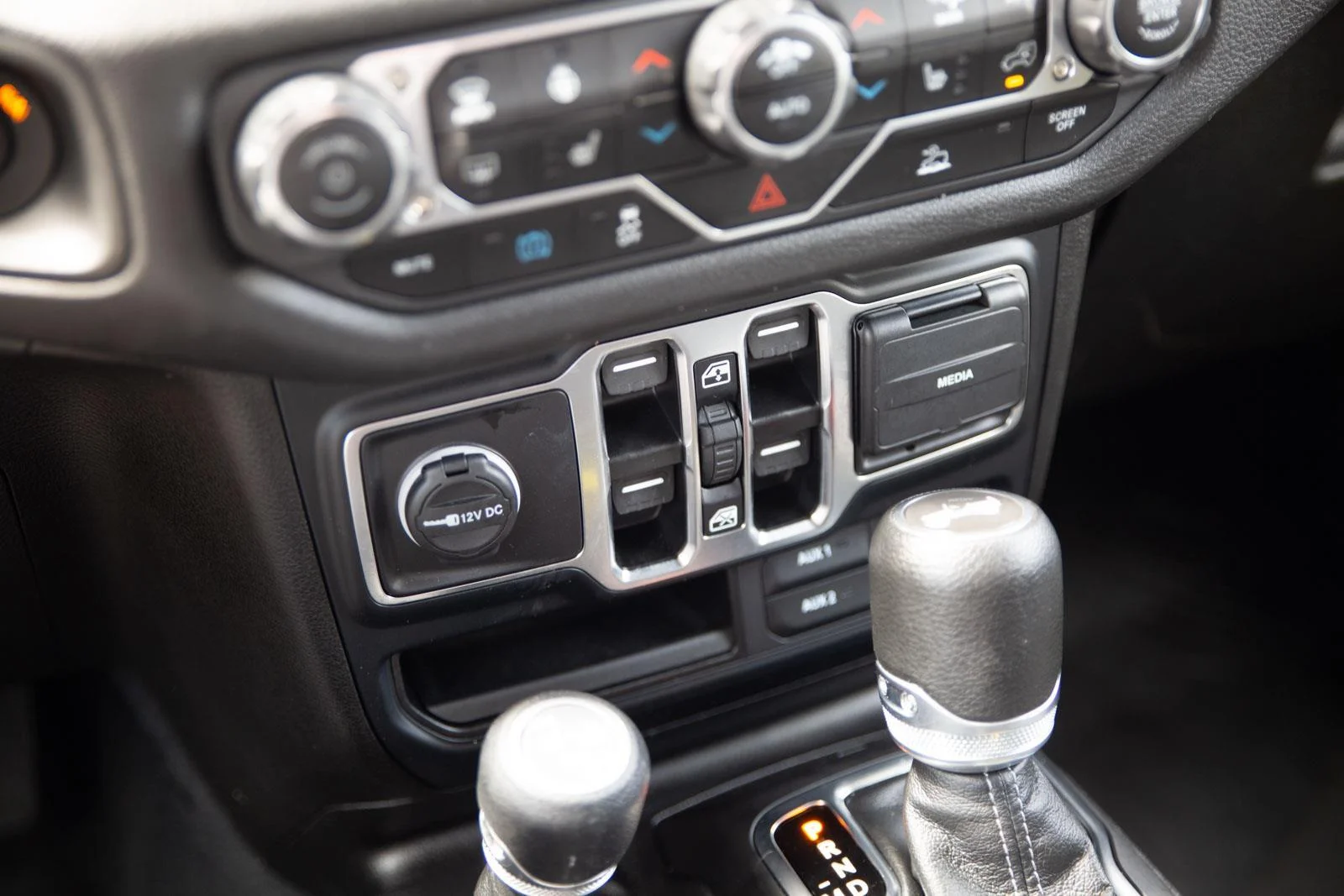 Used 2024 High Velocity Clearcoat Jeep Sport S image 14