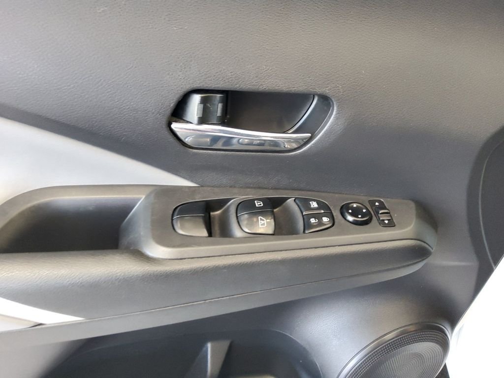 Used 2023 White Nissan SR image 12