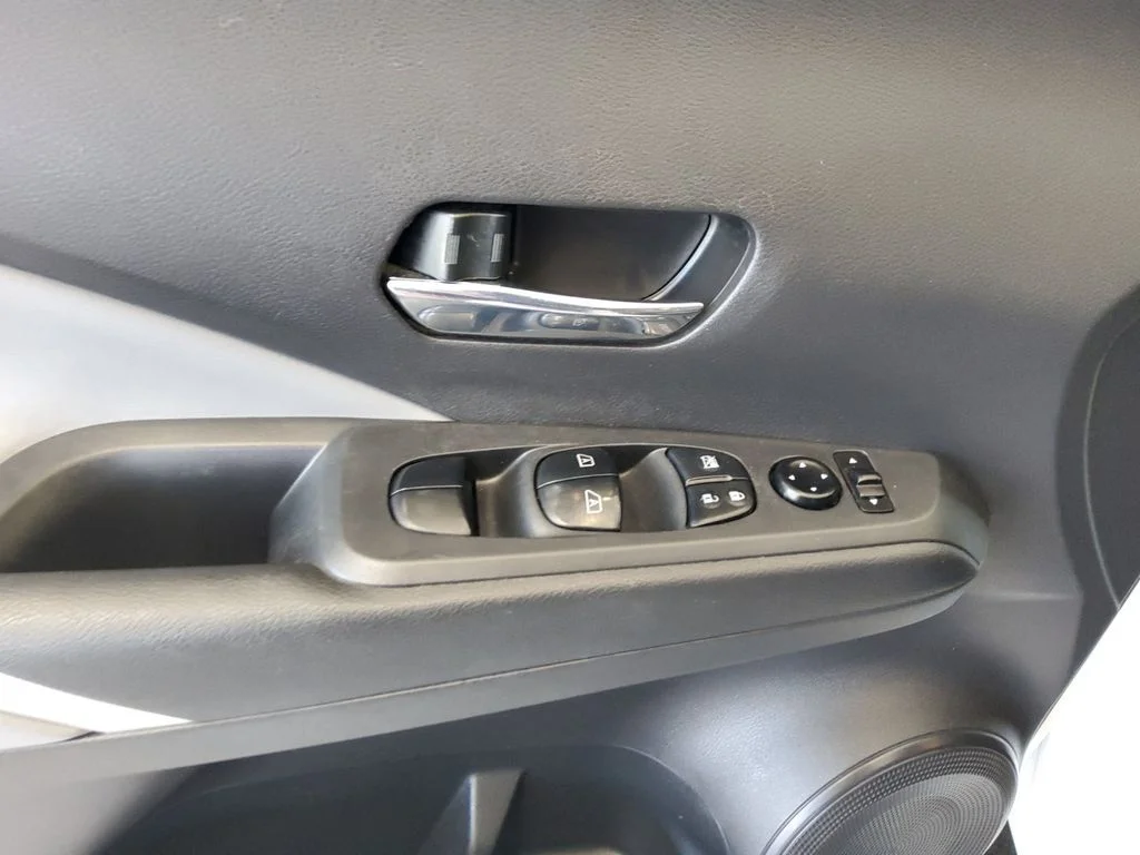 Used 2023 White Nissan SR image 12