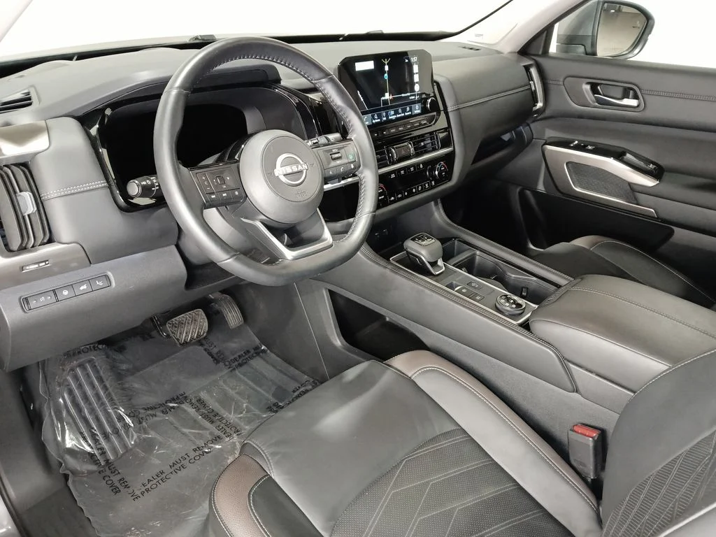 Used 2025 Gray Nissan Platinum image 18