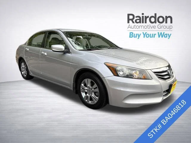 Used 2011 Alabaster Silver Metallic Honda LX-P image 4