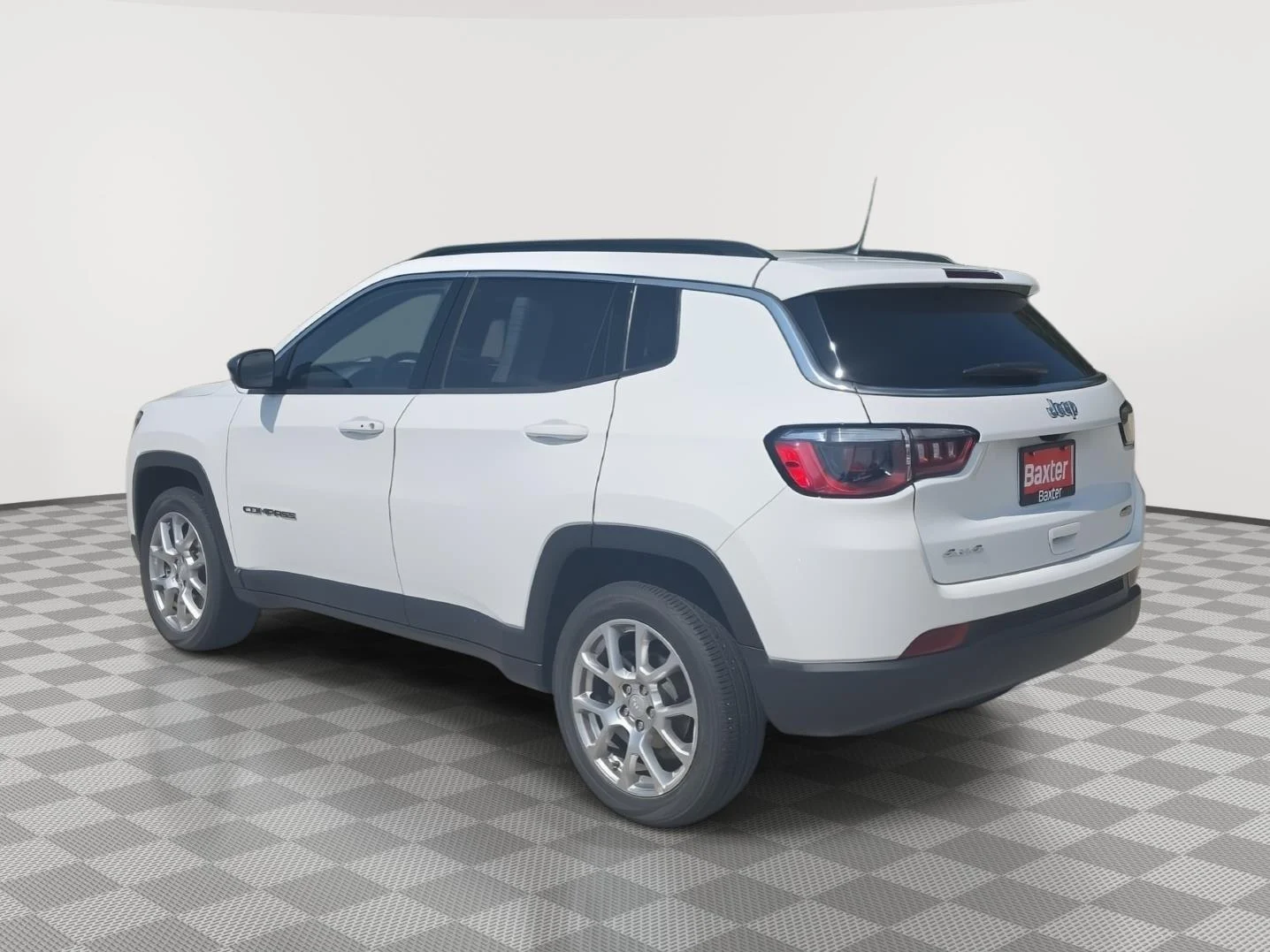 Used 2023  Jeep Latitude Lux image 7