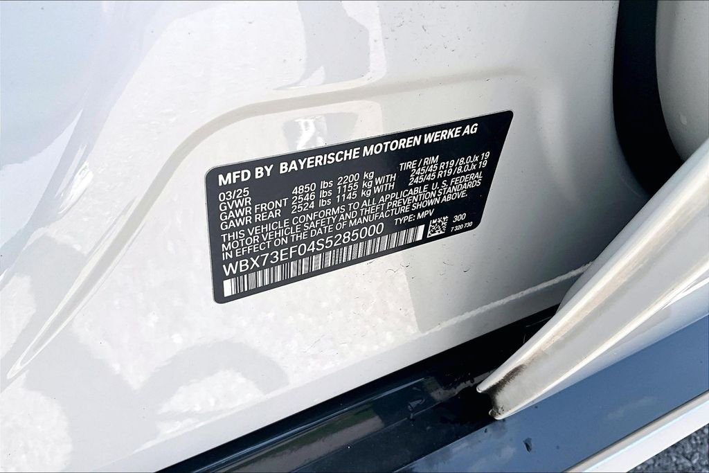 Used 2025 White BMW xDrive28i image 32