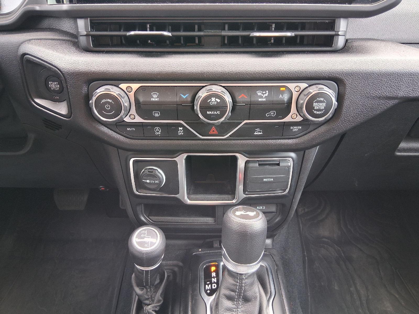 Used 2024 Earl Clearcoat Jeep Sport image 27