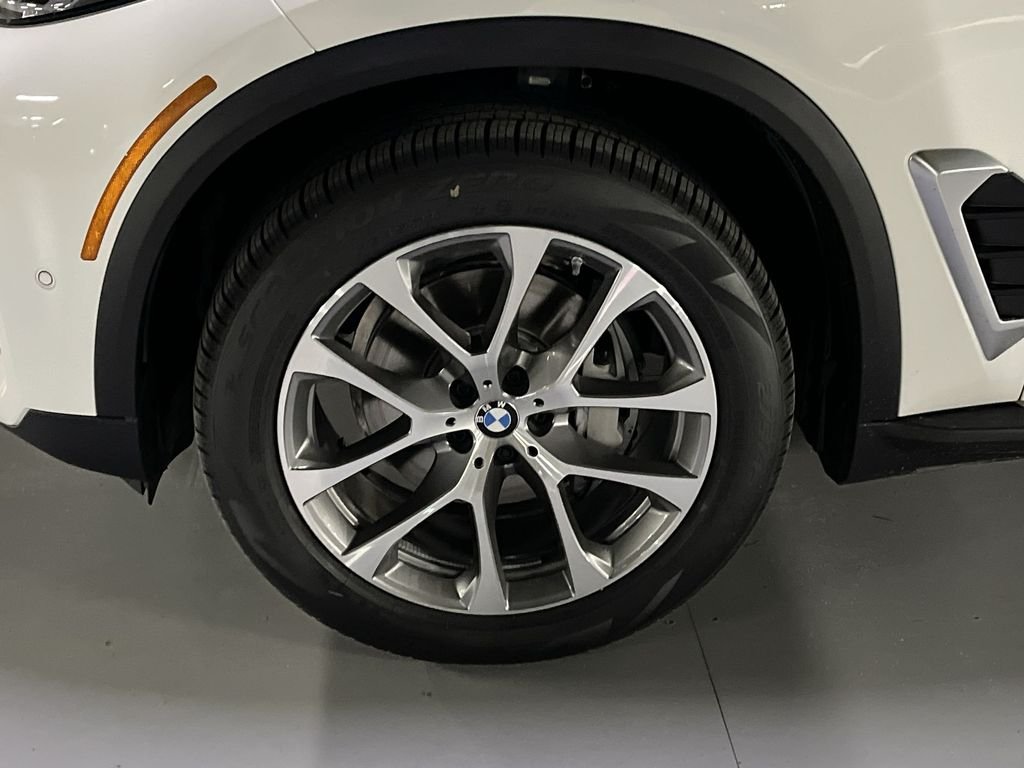 Used 2026 White BMW xDrive40i image 10