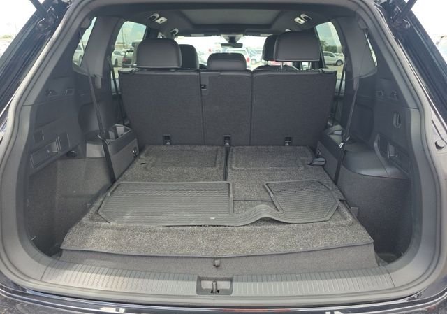 Used 2023 Black Volkswagen 2.0T SE R-Line Black image 17