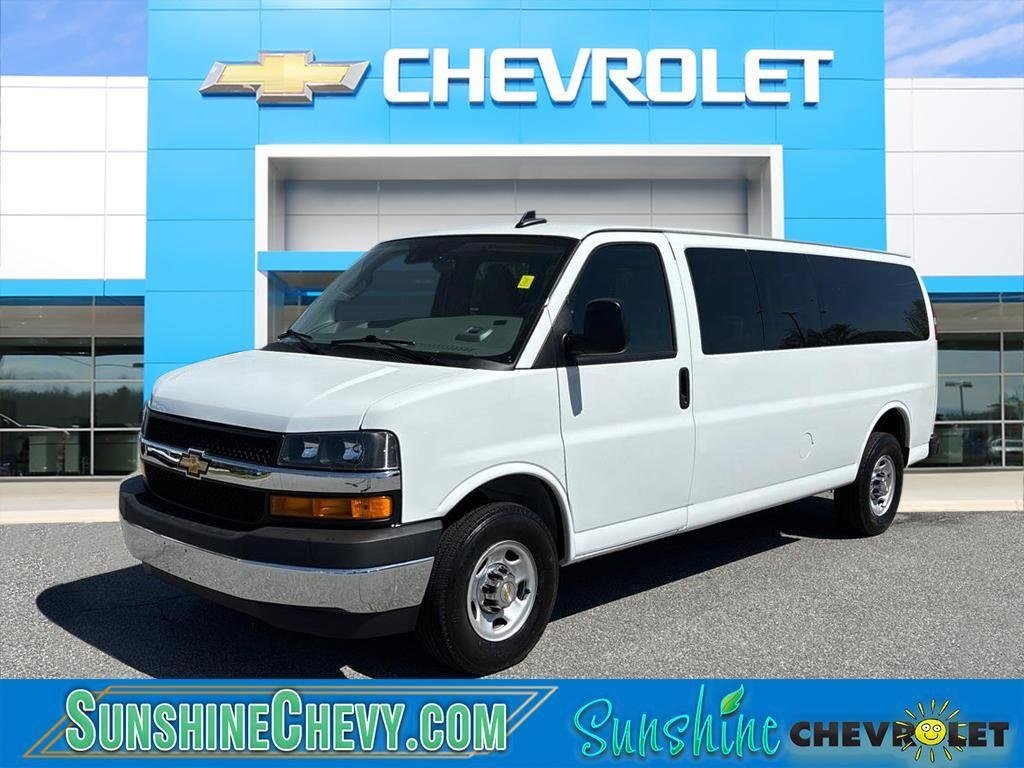 2024 Chevrolet Express 3500 LT Extended's photo