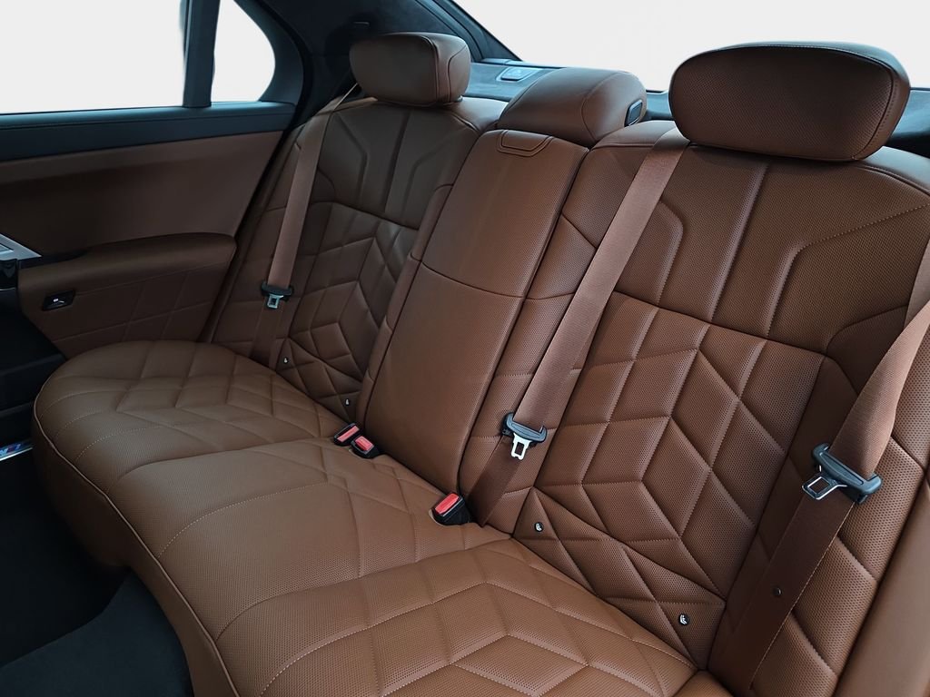 2026 BMW 7 Series 750e - Photo 14