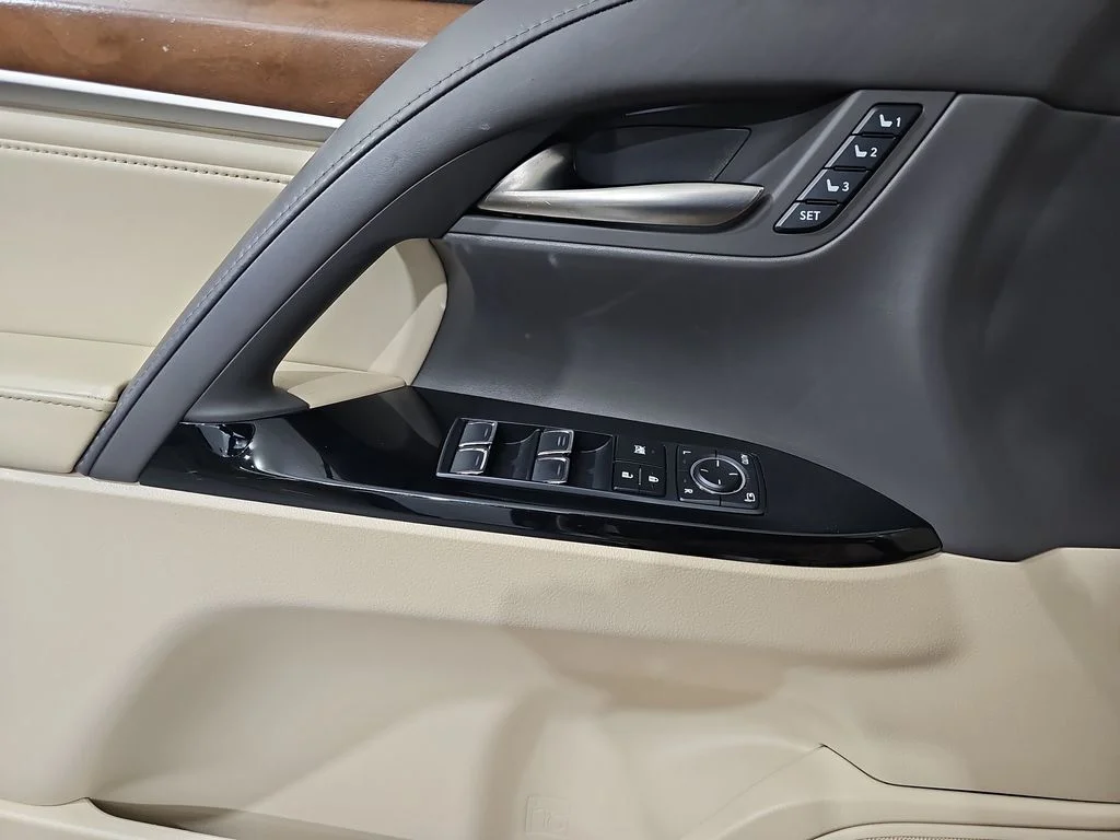 Used 2020 White Lexus 570 image 30