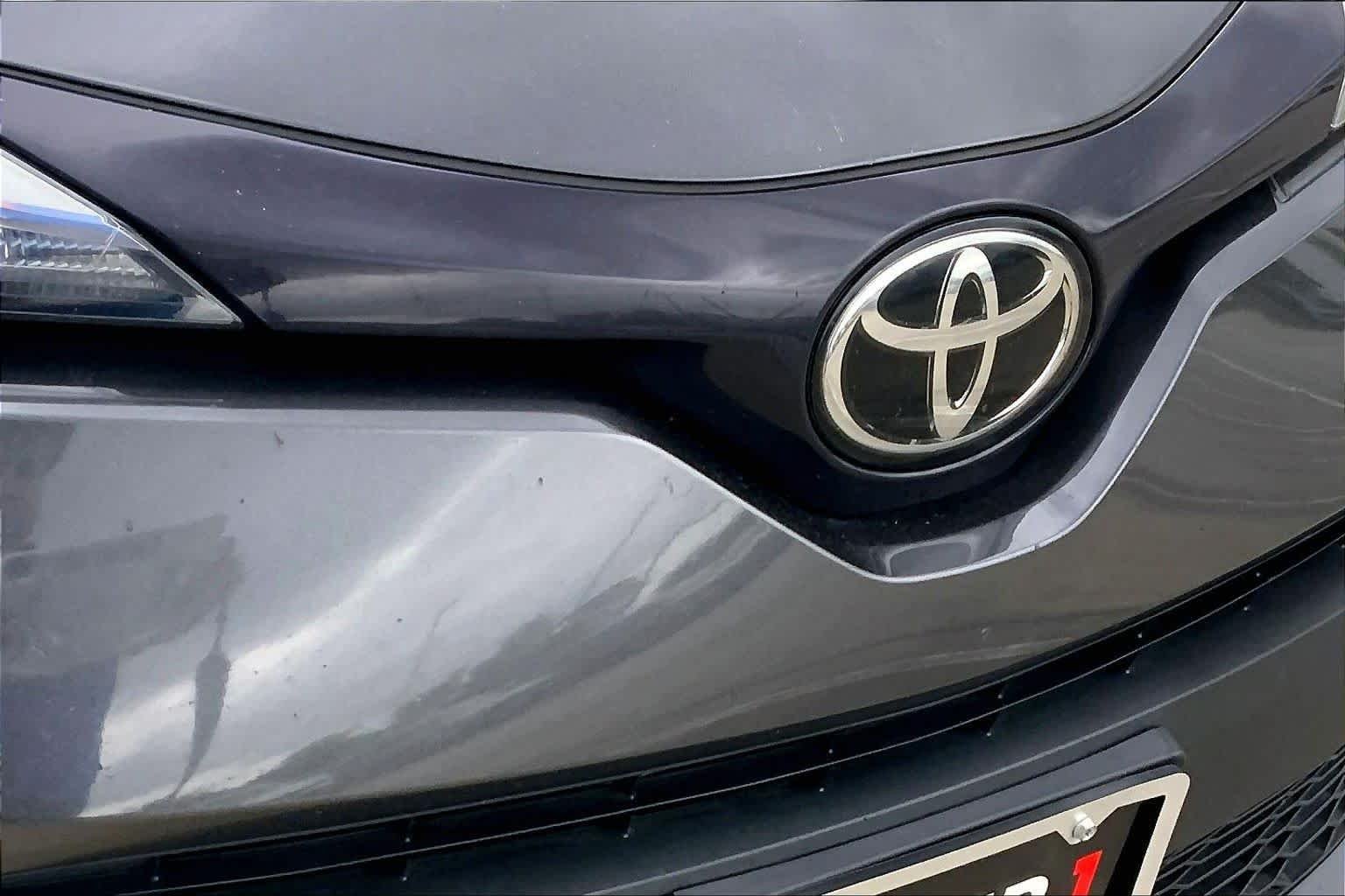Used 2022 Magnetic Gray Metallic Toyota XLE image 29