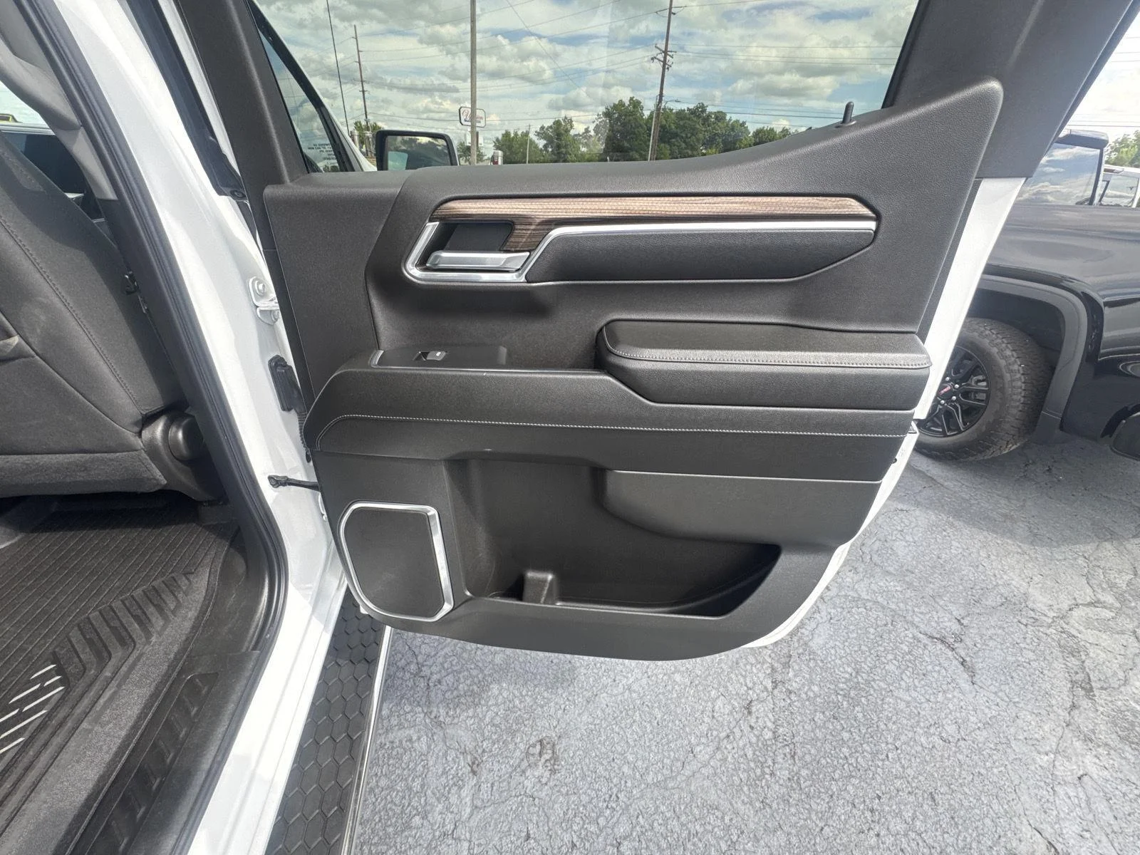 Used 2023 Summit White Chevrolet LT image 15