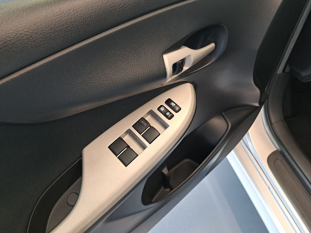 Used 2010 Silver Toyota S image 19