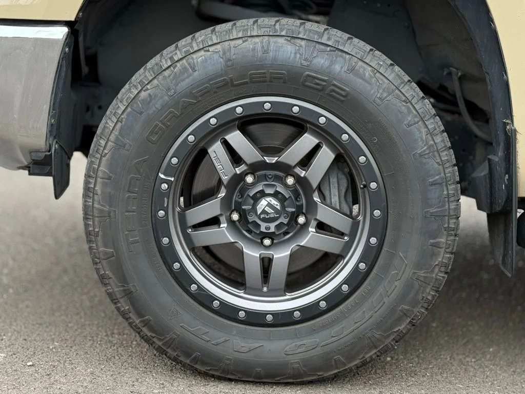 Used 2017  Toyota SR5 image 9