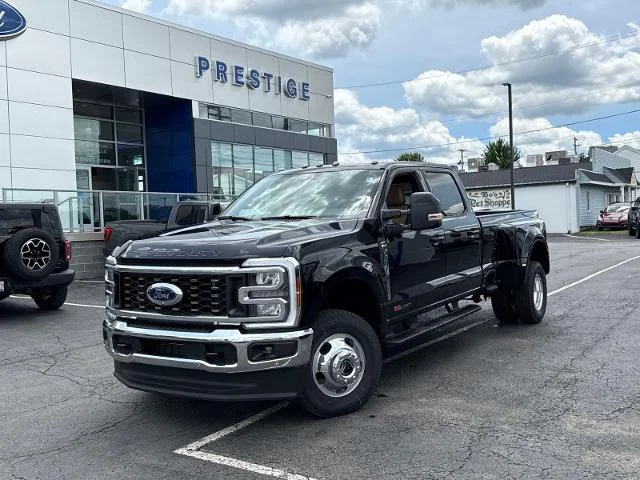 2026 Ford Super Duty F-350® Lariat®