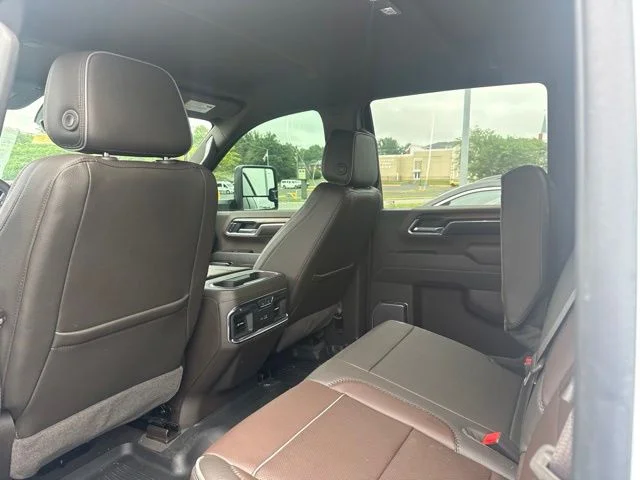 Used 2024 White GMC Denali image 30