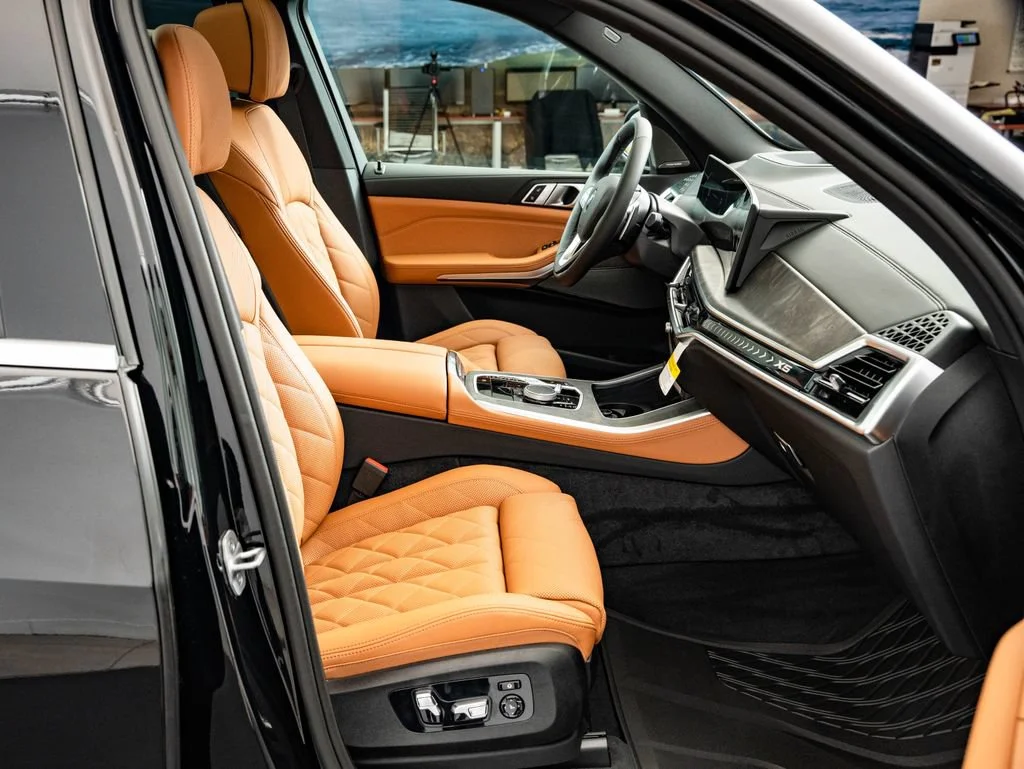 New 2026 Black Sapphire Metallic BMW xDrive40i image 24