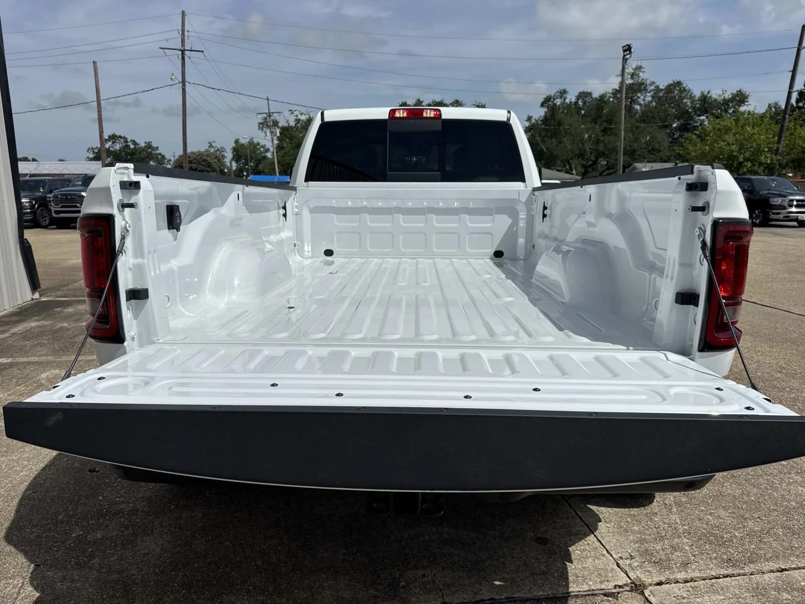 New 2026 Bright White Clear-Coat Exterior Paint RAM Tradesman image 6