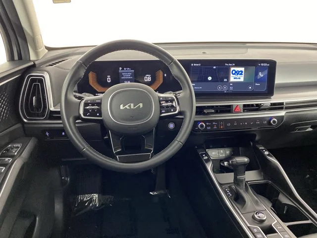 Used 2025 White Kia S image 19