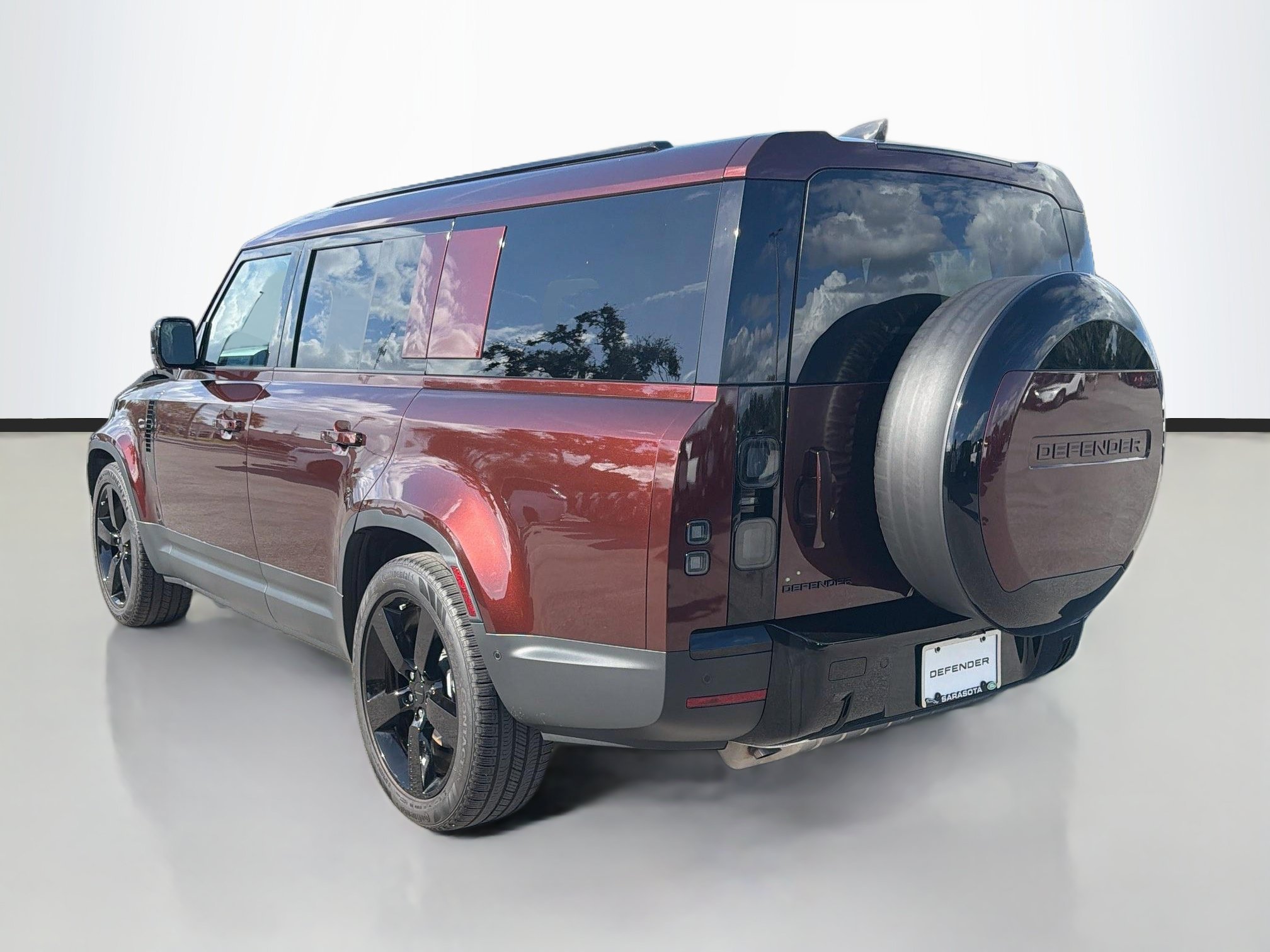 Used 2026 Sedona Red Metallic Land Rover S image 3