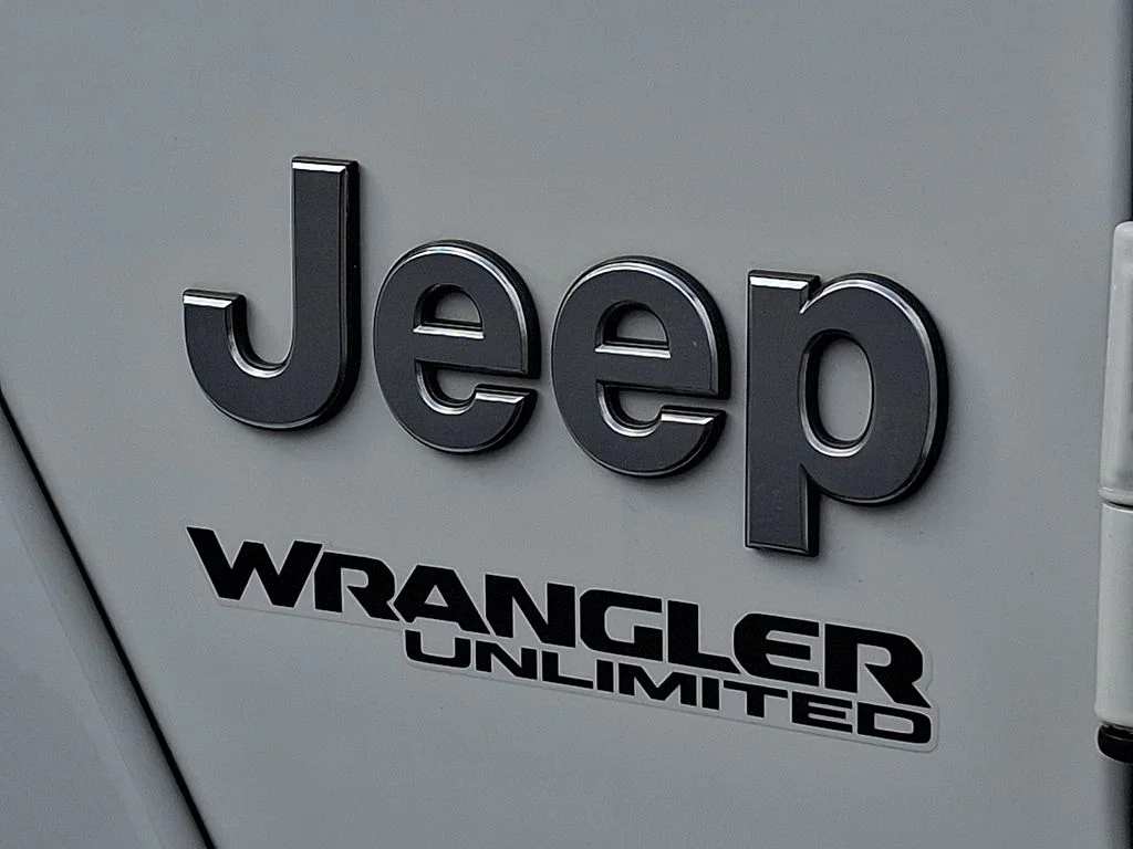 Used 2020 White Jeep Unlimited Sahara image 28