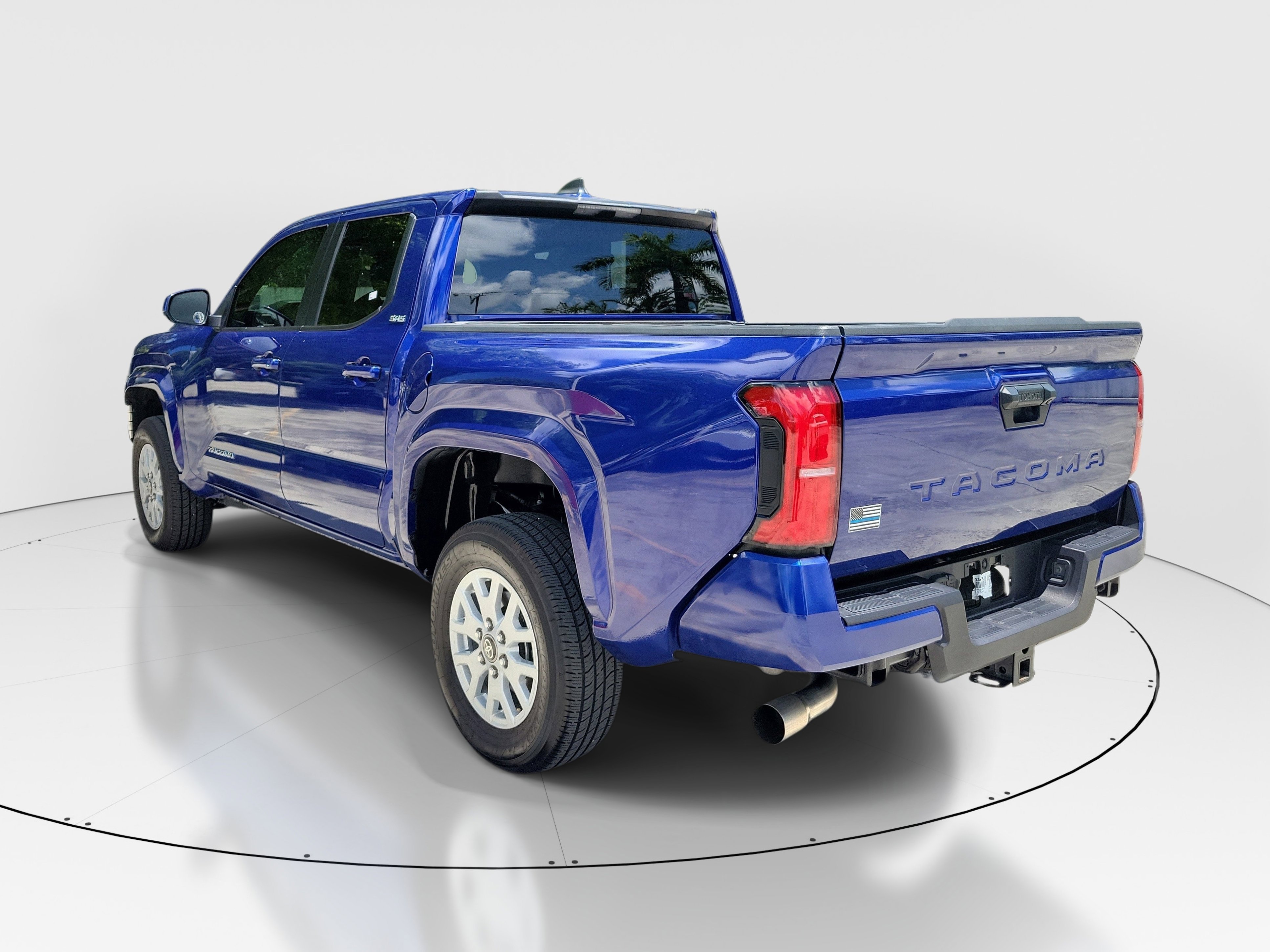 Used 2025 Blue Toyota SR5 image 4