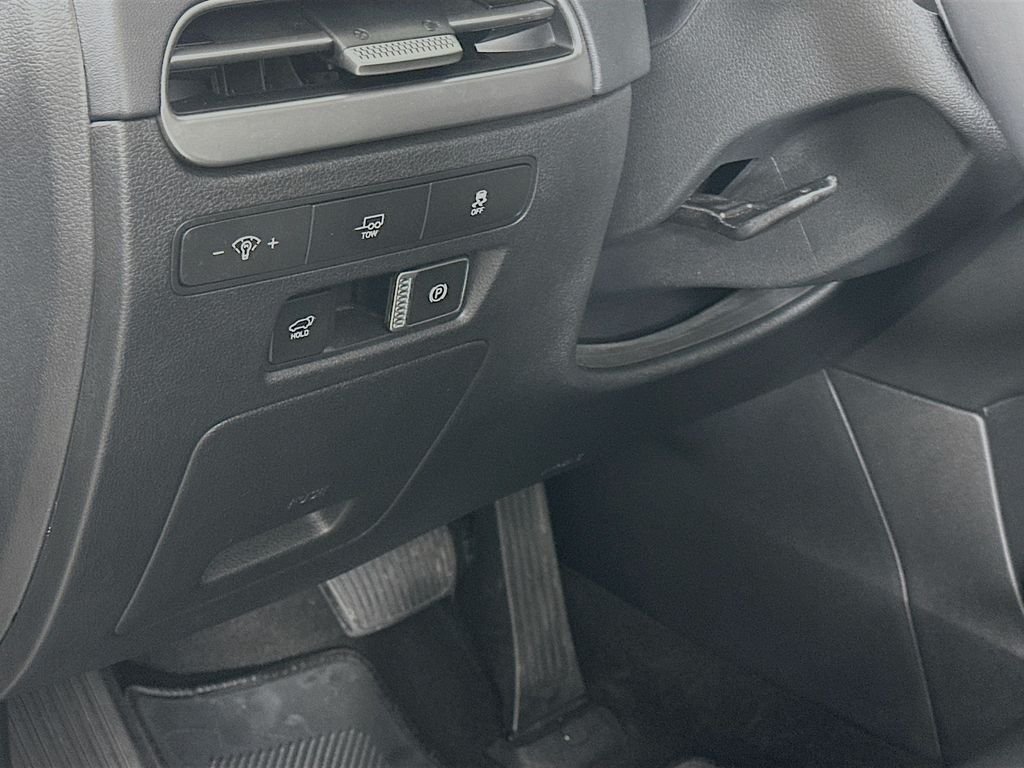 Used 2023 Silver Hyundai SEL image 10