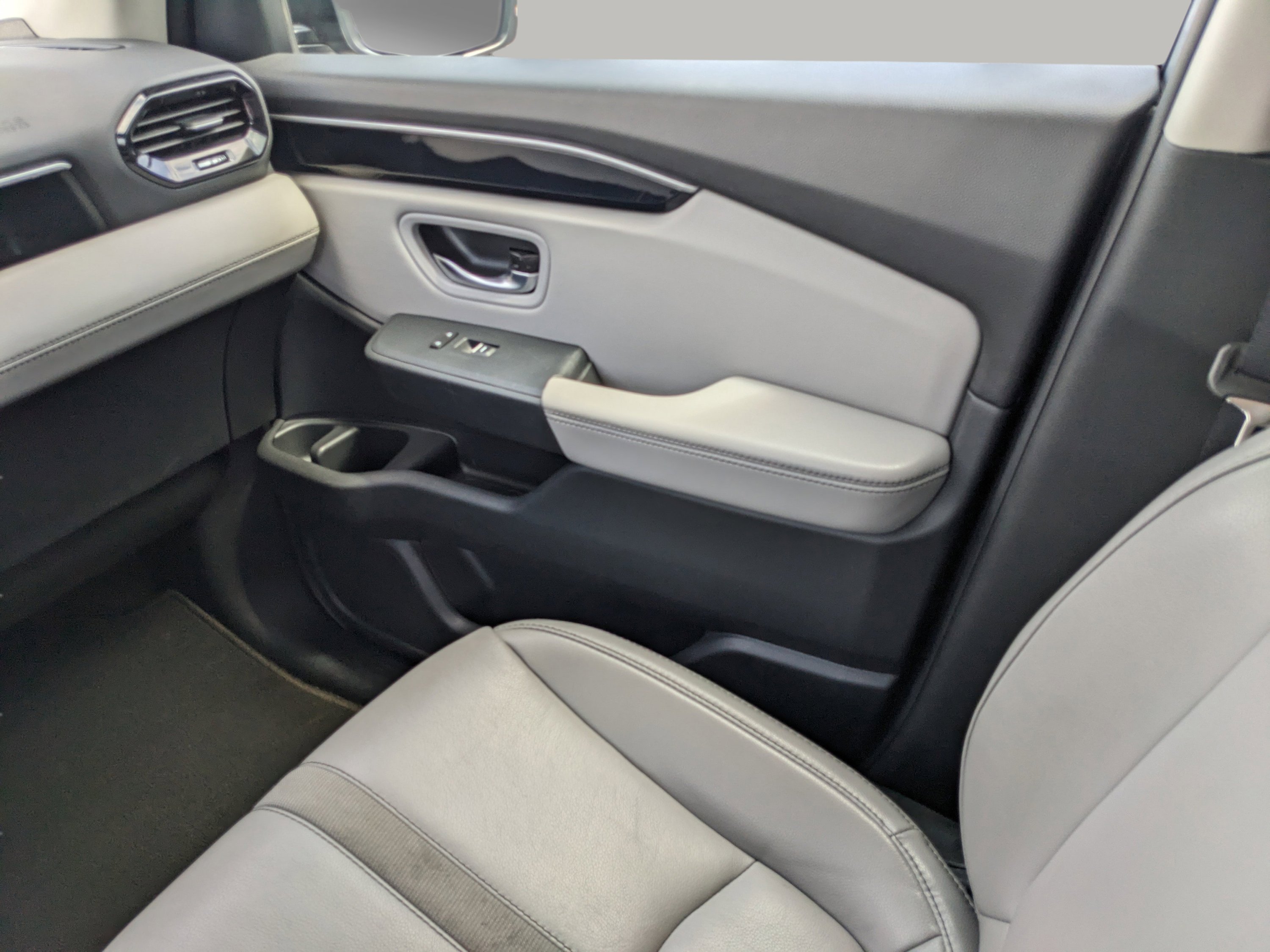 Used 2024 Silver Honda EX-L 8 Passenger image 19