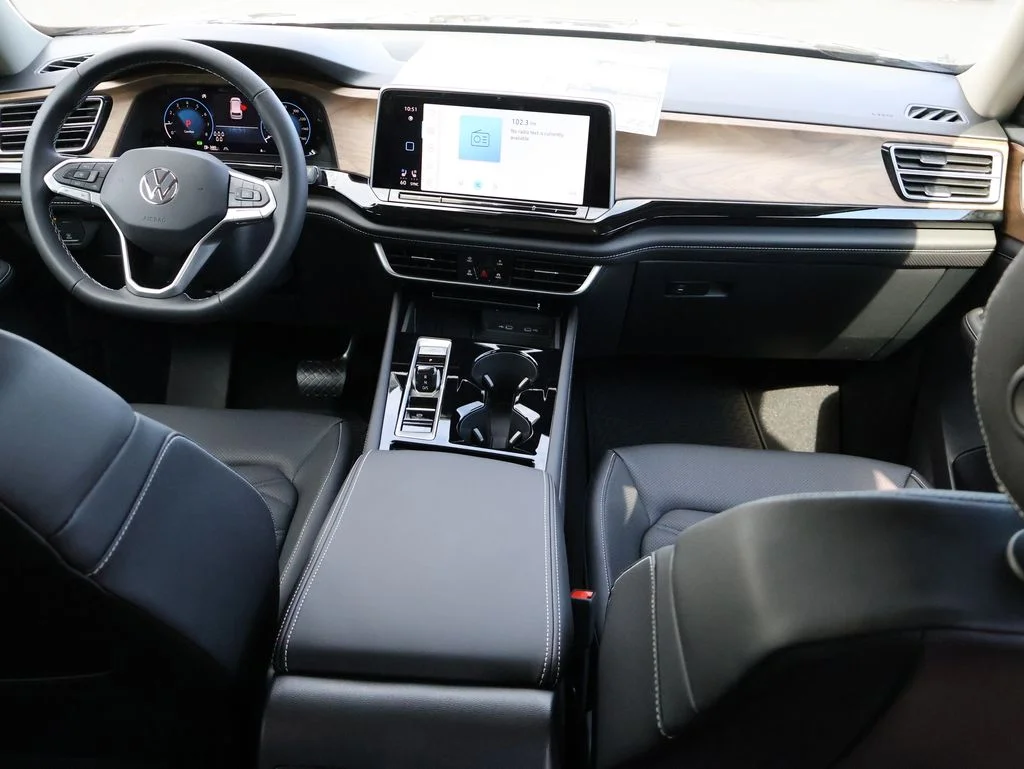 New 2026 Black Volkswagen 2.0T SE w/Technology image 13
