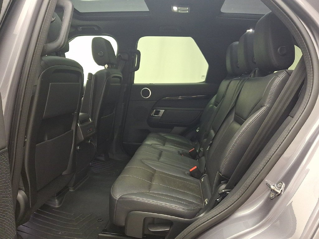Used 2020  Land Rover SE image 10