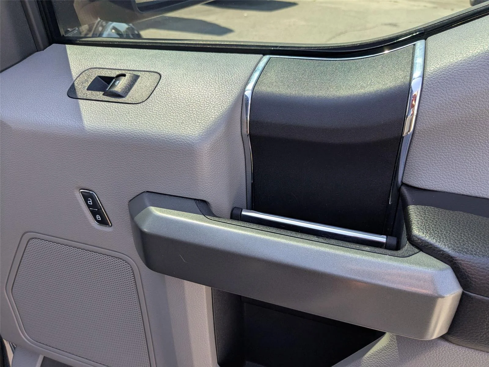 Used 2018 Blue Jeans Metallic Ford XLT image 32