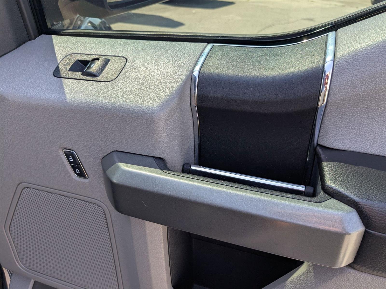 Used 2018 Blue Jeans Metallic Ford XLT image 32