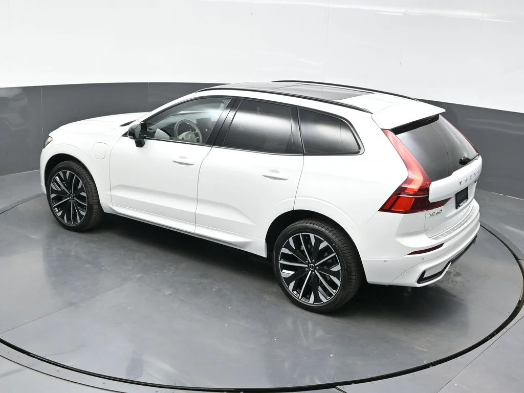New 2026 Crystal White Volvo T8 Ultra image 35