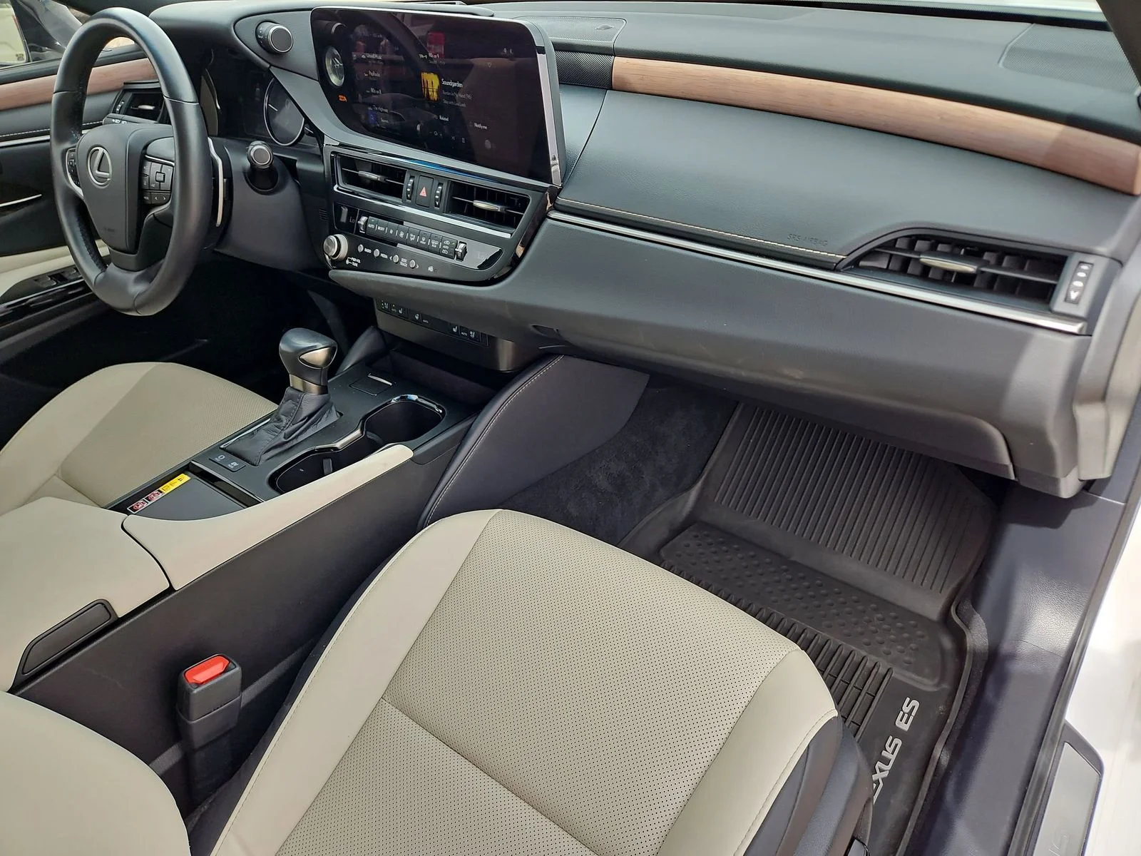 Certified Used 2025 White Pearl Lexus 300h image 27