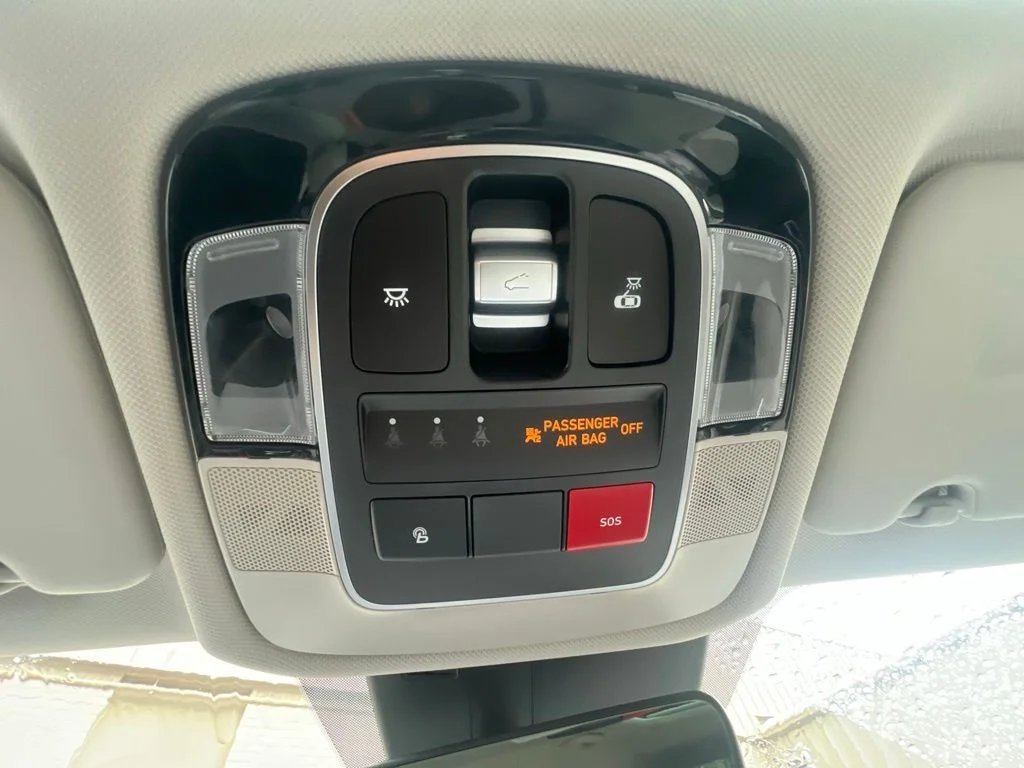 Used 2024 Silver Hyundai SEL Convenience image 15