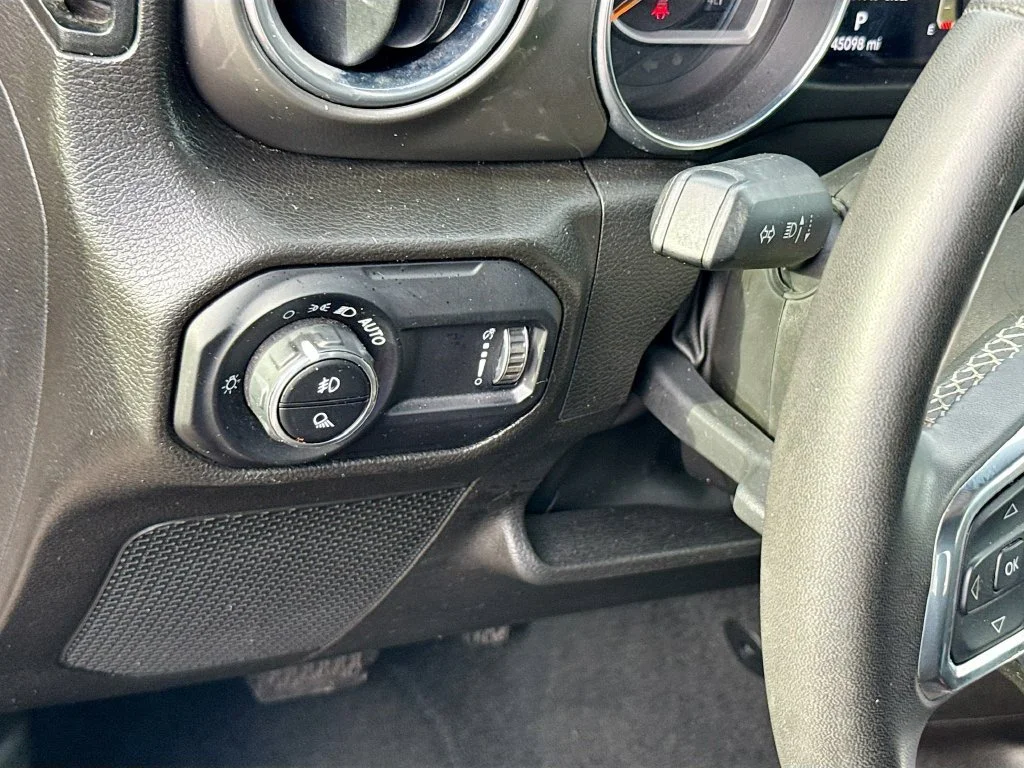 Used 2023 Black Jeep Overland image 11