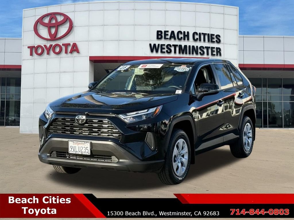 2025 Toyota RAV4 LE - Photo 6