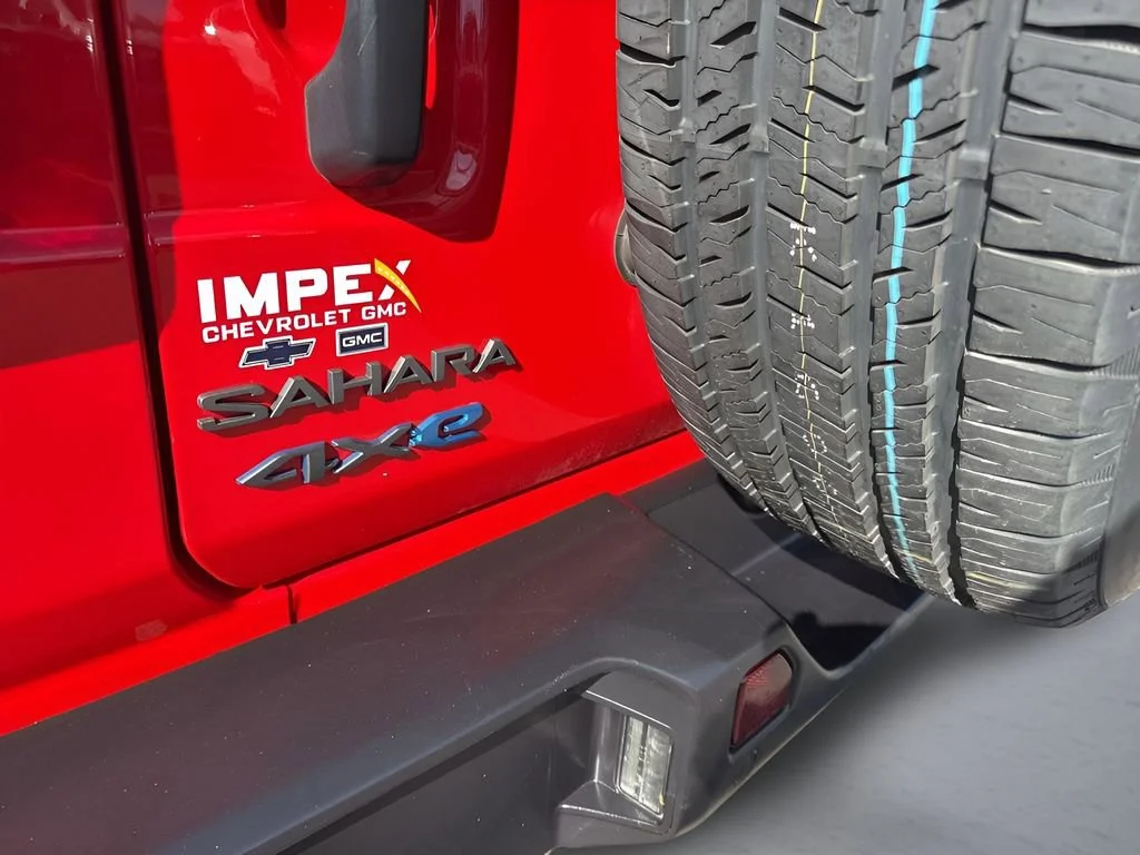 Used 2025 Red Jeep Sahara image 34