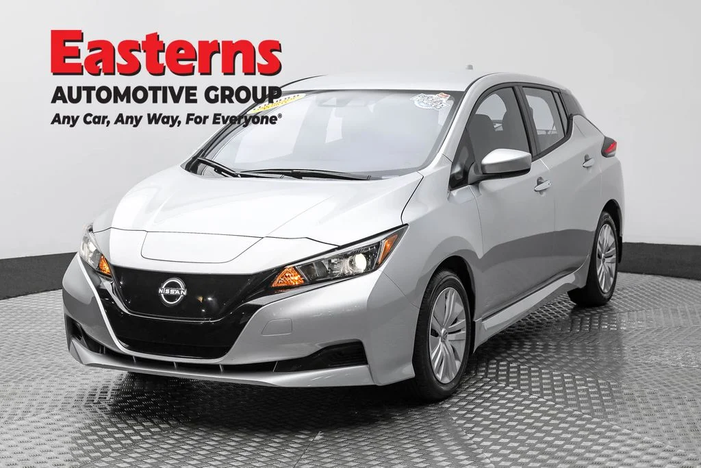 Used 2023 Silver Nissan S image 1