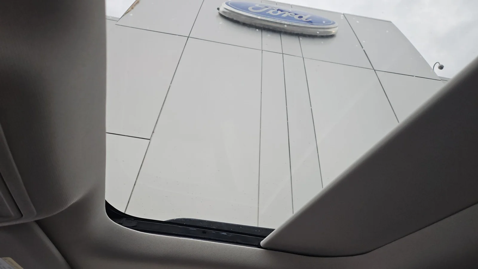 New 2025 Carbonized Gray Metallic Ford Outer Banks 4x4 image 18