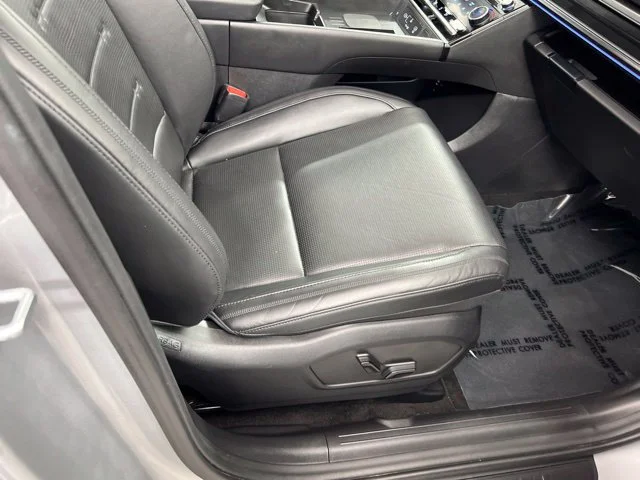 Used 2025 Silver Hyundai Calligraphy image 25
