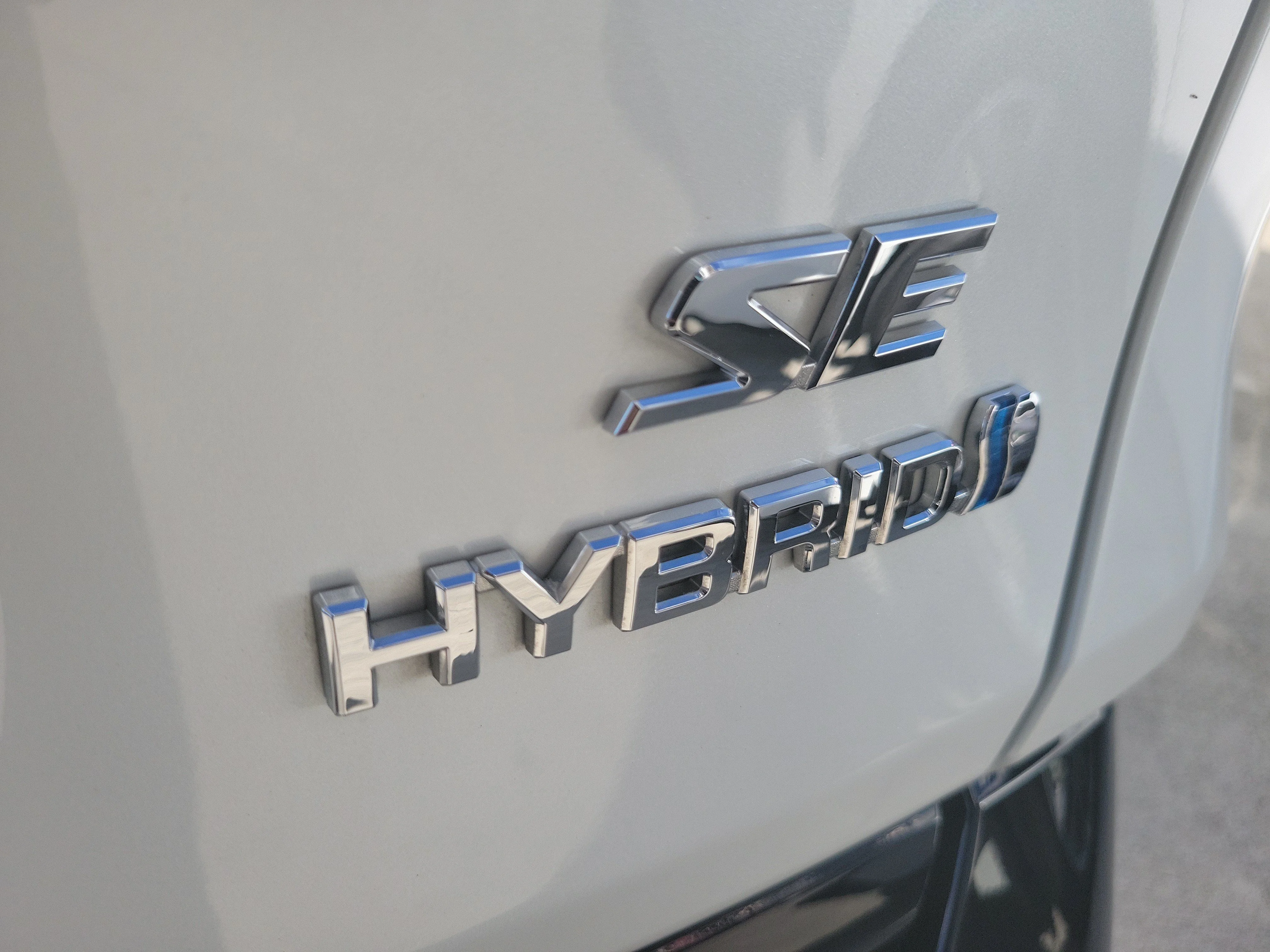 Used 2024 Pearl Toyota SE image 9