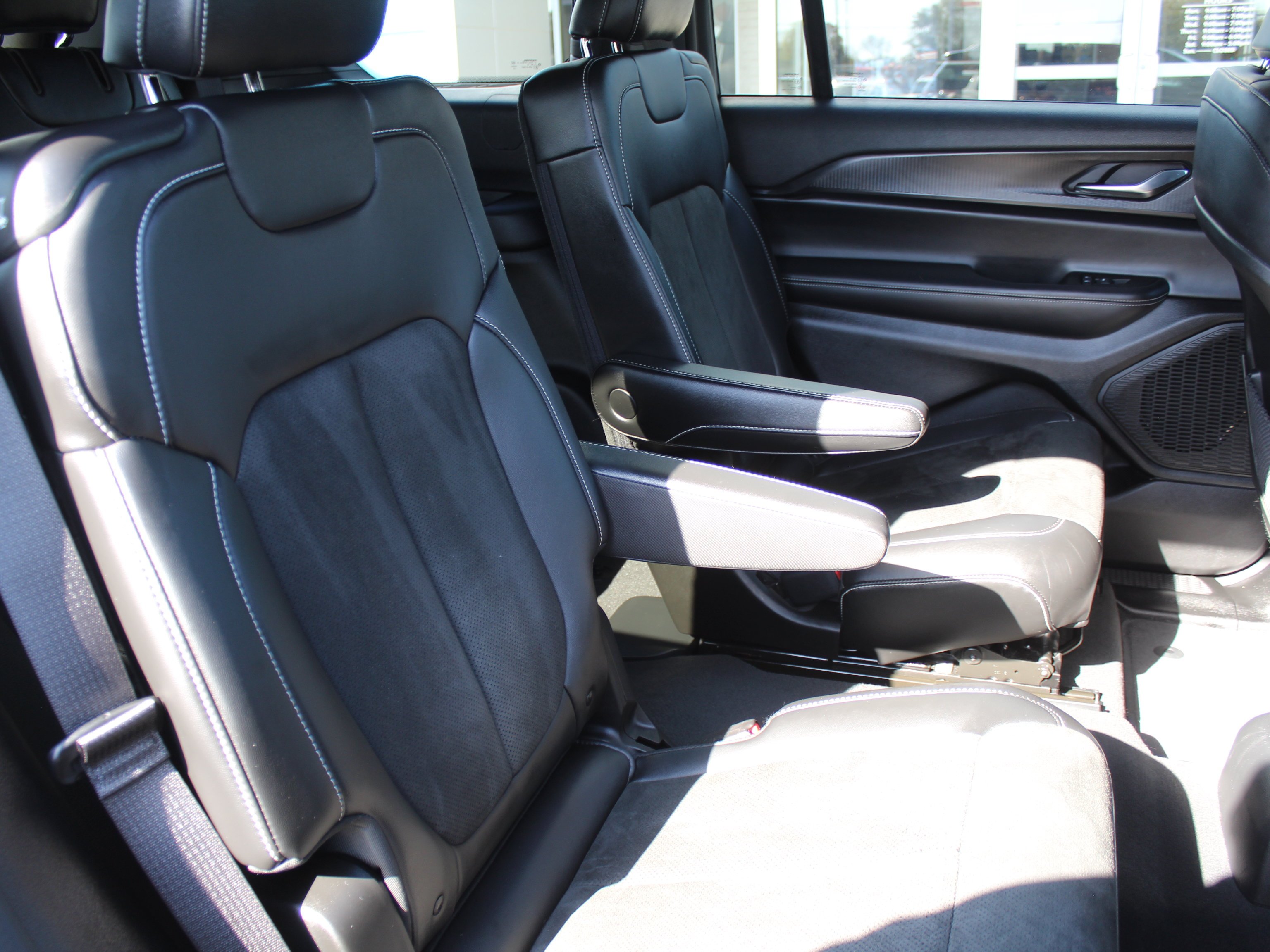 Used 2025 Black Jeep Altitude X image 27